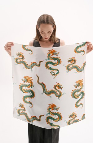 Шелковый платок  с акварельными драконами