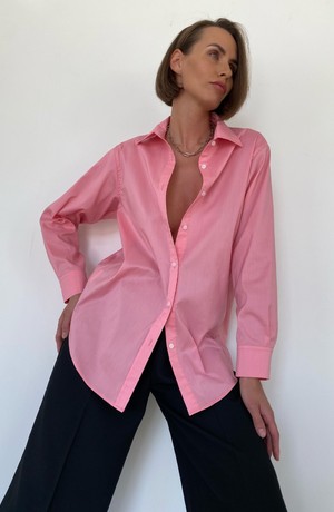 Конфитюрно-розовая рубашка