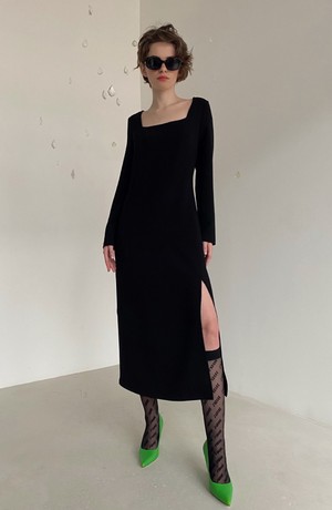 Безупречное черное платье