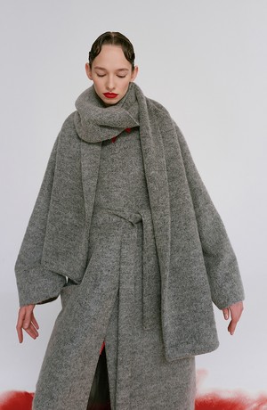 Мягкое пальто с длинным шарфом